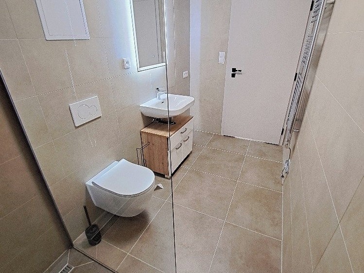 Pronájem bytu 1+kk, 33 m² (6 z 17)