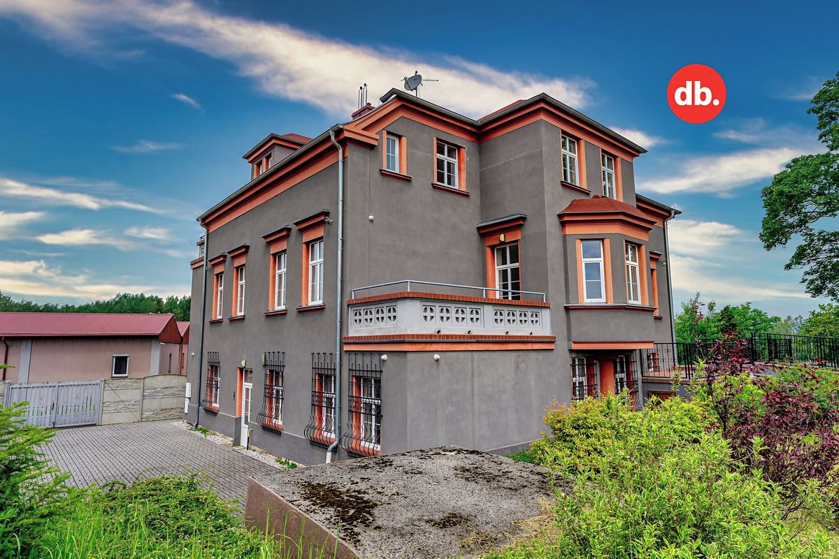 Prodej rodinného domu 750 m², pozemek 3689 m²