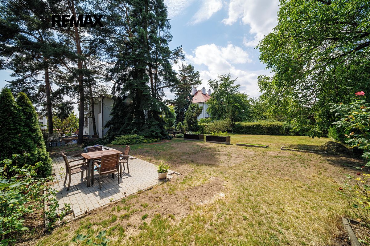 Prodej rodinného domu 209 m², pozemek 992 m² – fotografie 2