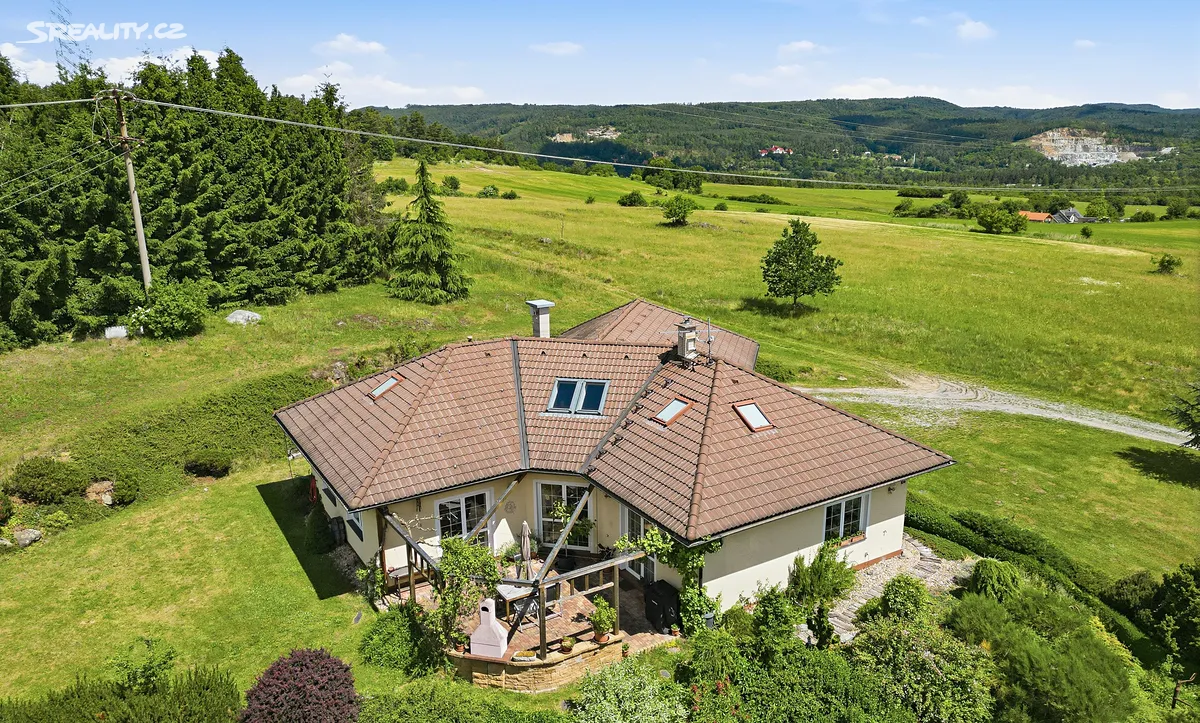 Prodej rodinného domu 212 m², pozemek 13662 m², Lešany