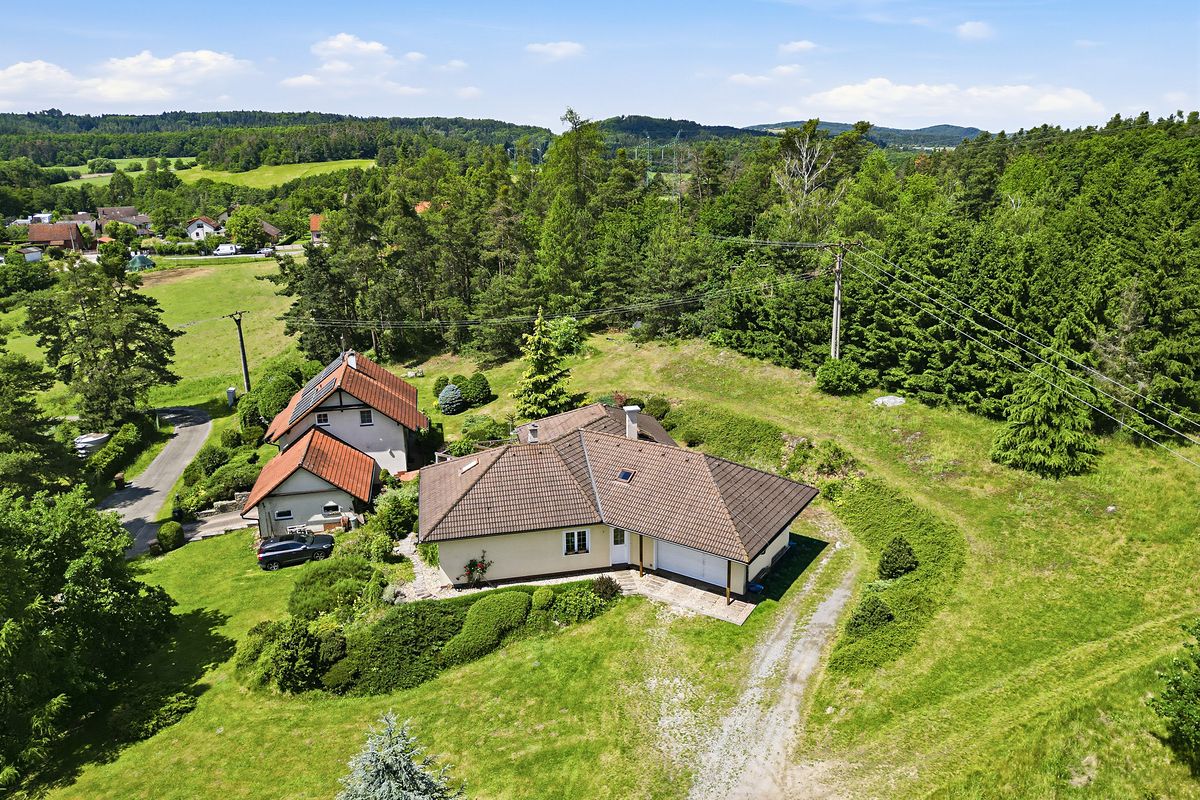 Prodej rodinného domu 212 m², pozemek 13662 m² – fotografie 2