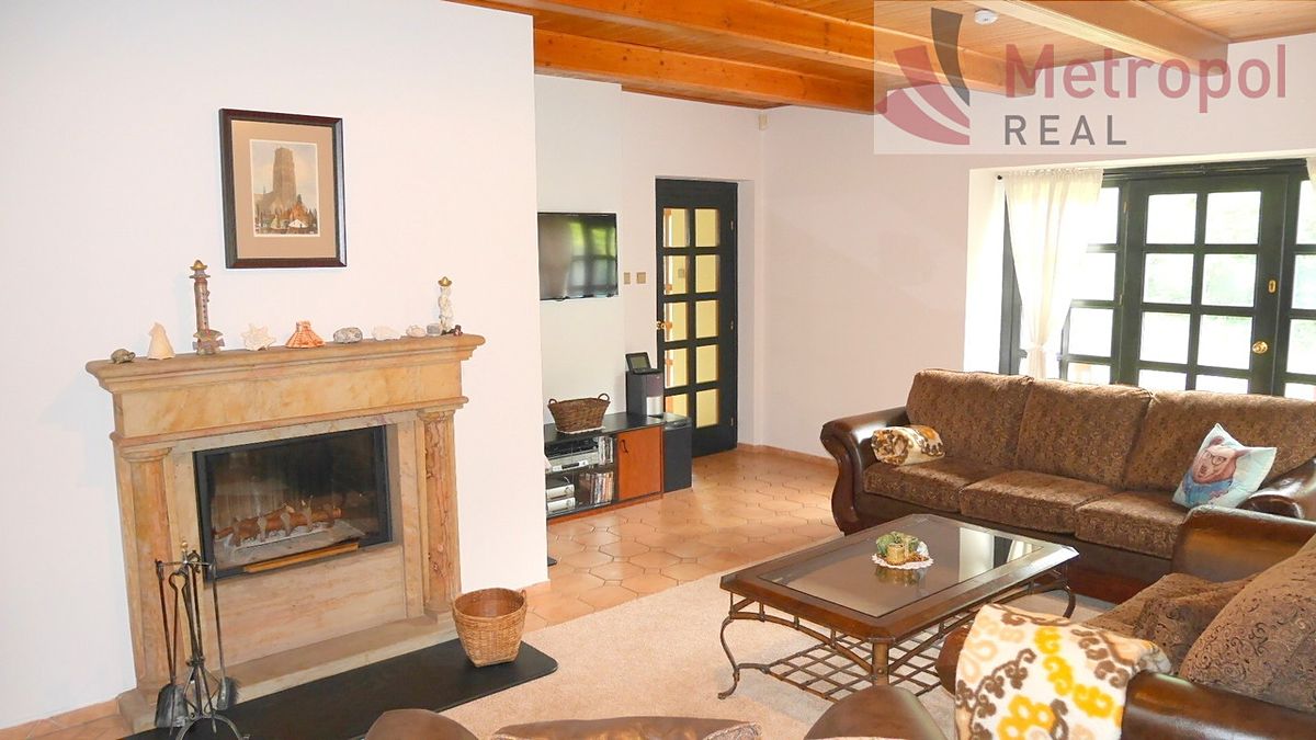 Prodej rodinného domu 360 m², pozemek 1322 m² – fotografie 3