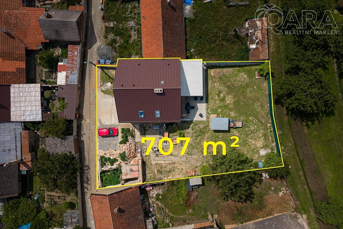 Prodej rodinného domu 295 m², pozemek 707 m² – fotografie 2