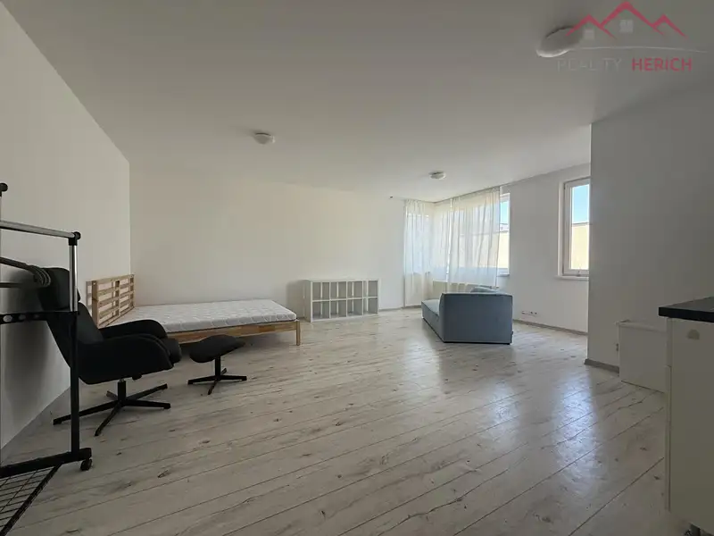 Pronájem bytu 1+kk 43 m², Chomutov – náhled fotky 3