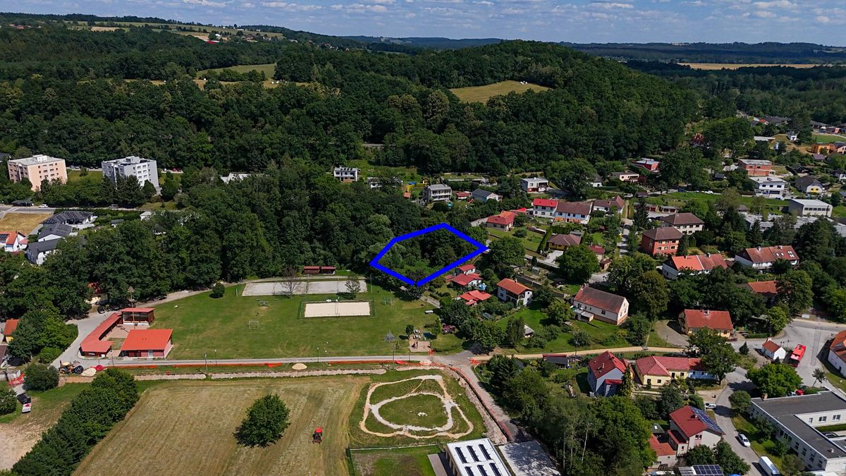 Prodej stavebního pozemku 1215 m²