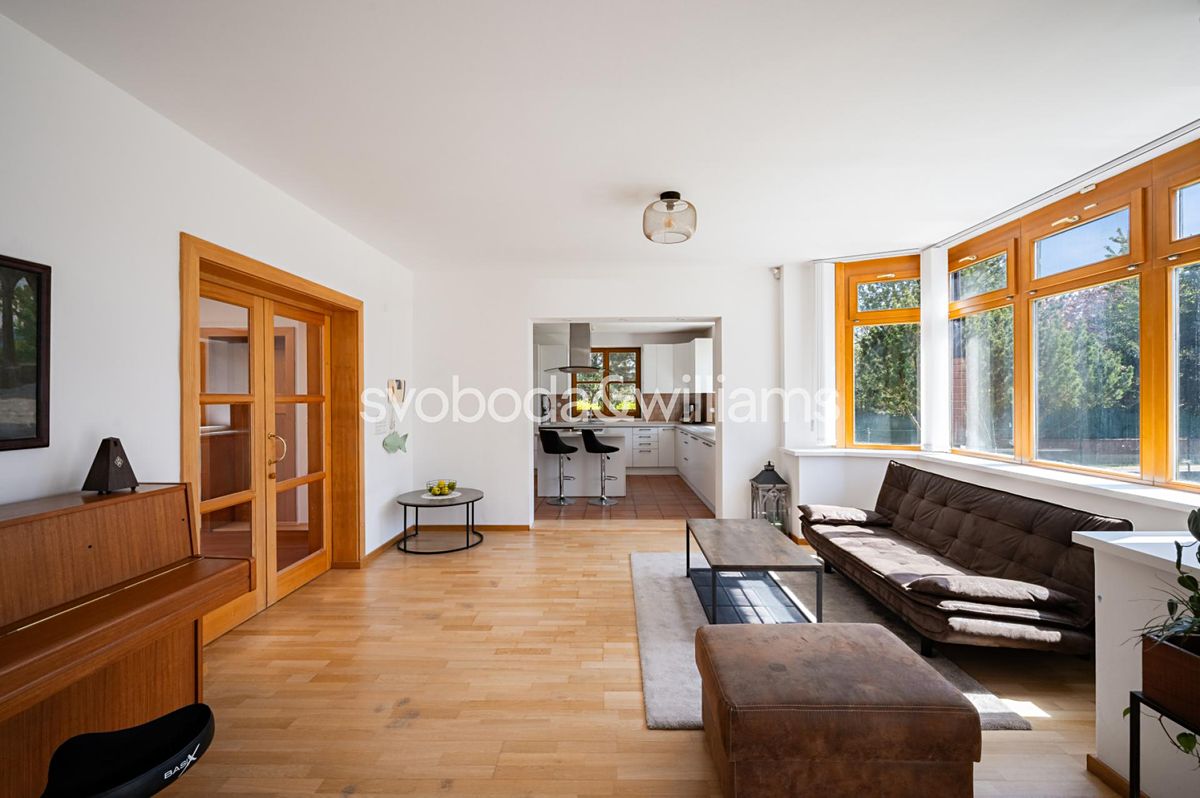 Prodej rodinného domu 389 m², pozemek 2190 m² – fotografie 3