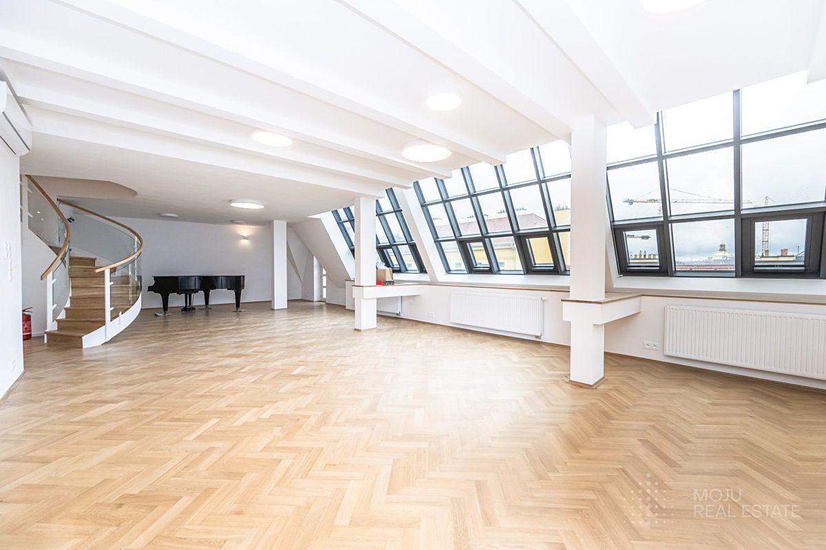 Pronájem bytu 4+1 227 m²