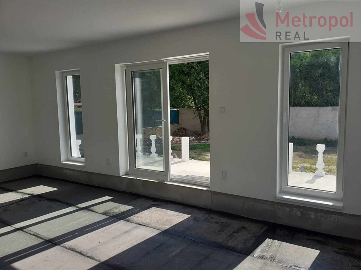 Prodej rodinného domu 120 m², pozemek 984 m² – fotografie 2