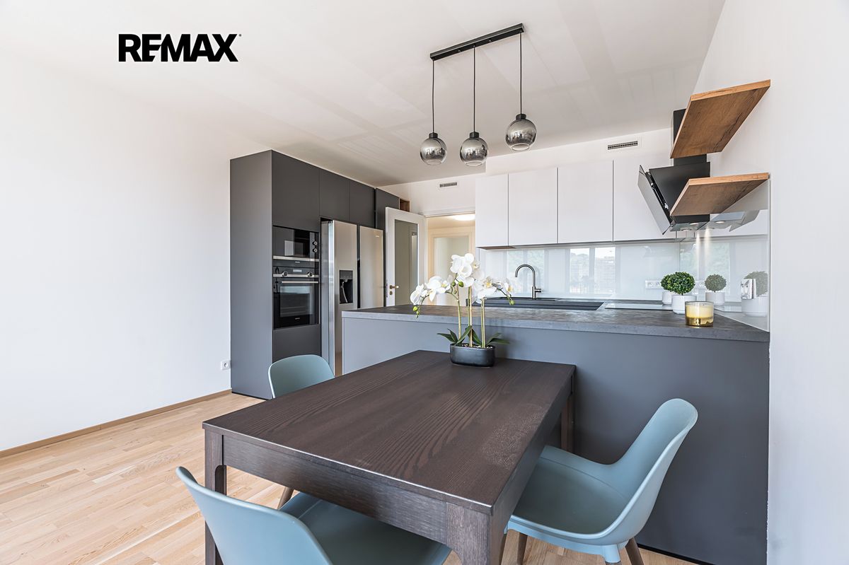 Pronájem bytu 3+kk 77 m²
