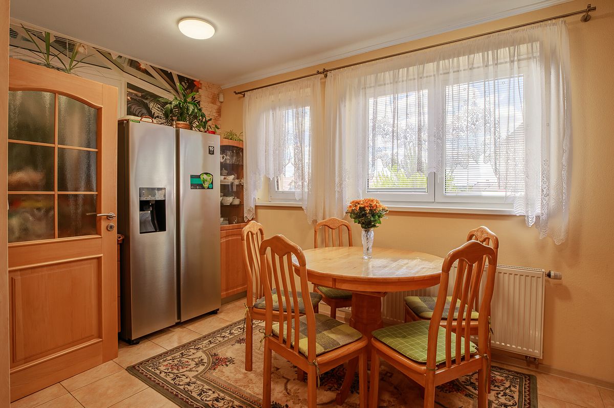 Prodej rodinného domu 172 m², pozemek 1036 m² – fotografie 5