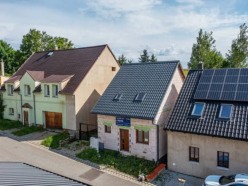 Prodej rodinného domu 118 m², pozemek 122 m², Výsluní – náhled fotky 1