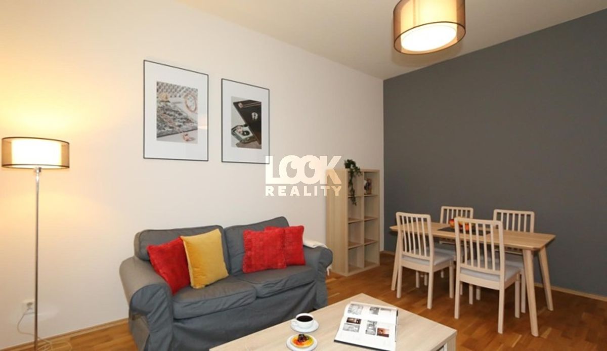 Pronájem bytu 2+kk 48 m² – fotografie 2