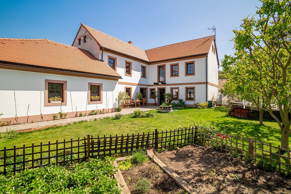 Pronájem rodinného domu 383 m², pozemek 515 m² – fotografie 5