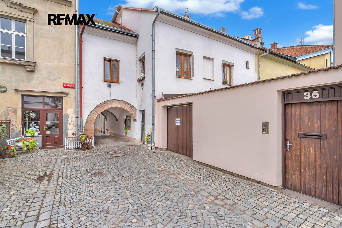 Prodej vícegeneračního domu 420 m², pozemek 217 m² – fotografie 3