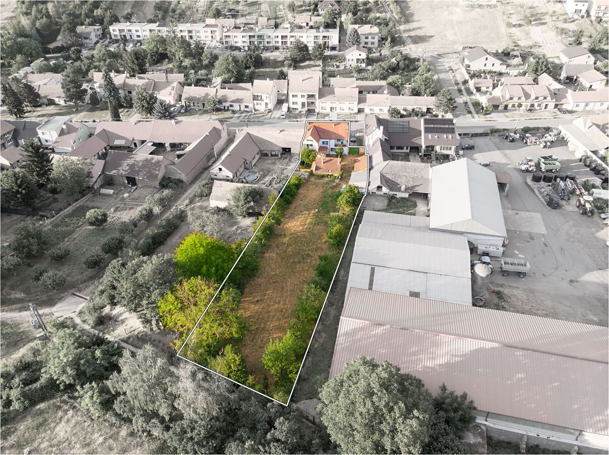 Prodej rodinného domu 258 m², pozemek 2226 m² – fotografie 2