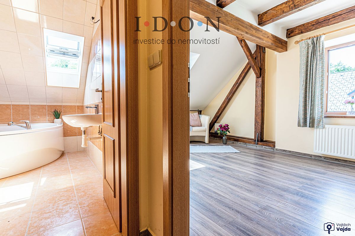 Pronájem rodinného domu 360 m², pozemek 1276 m² – fotografie 2