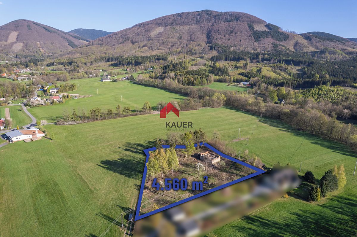 Prodej stavebního pozemku 4560 m² – fotografie 2