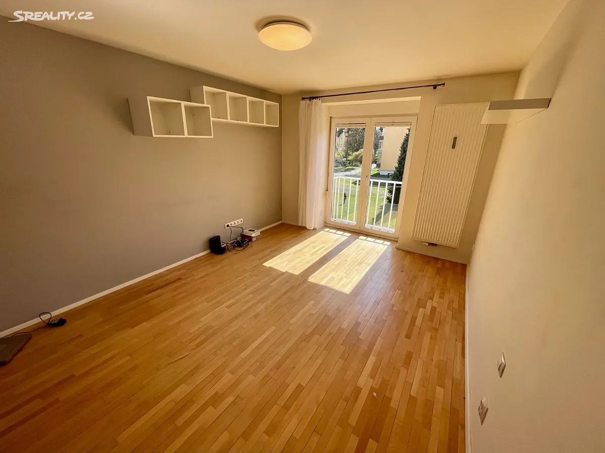 Pronájem bytu 2+1 45 m² – pohled 4