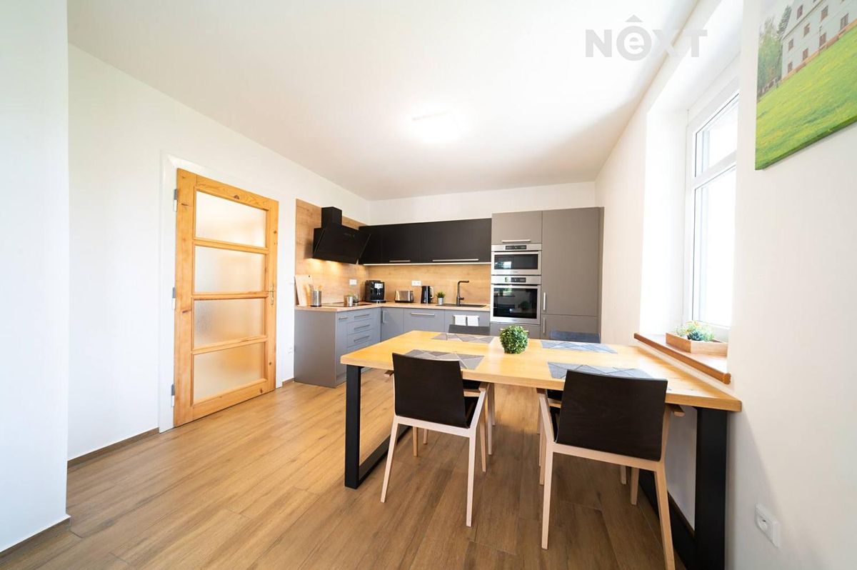Prodej vily 274 m², pozemek 900 m² – fotografie 2