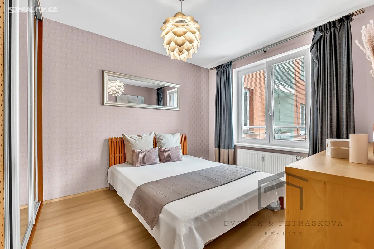 Pronájem bytu 2+kk 61 m², Praha