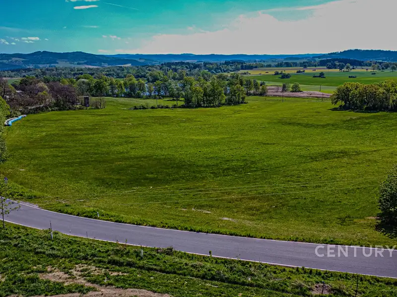 Prodej stavebního pozemku 3010 m², Vysoký Chlumec – náhled fotky 3
