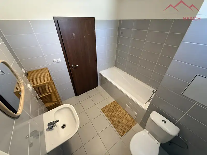 Pronájem bytu 1+kk 43 m², Chomutov – náhled fotky 2