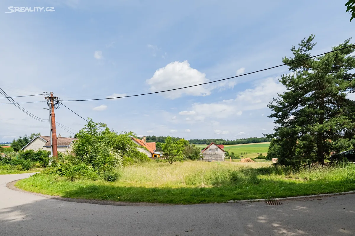 Prodej stavebního pozemku 1557 m² – pohled 2