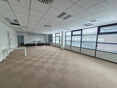Pronájem komerčního prostoru, 1 233 m² (3 z 7)
