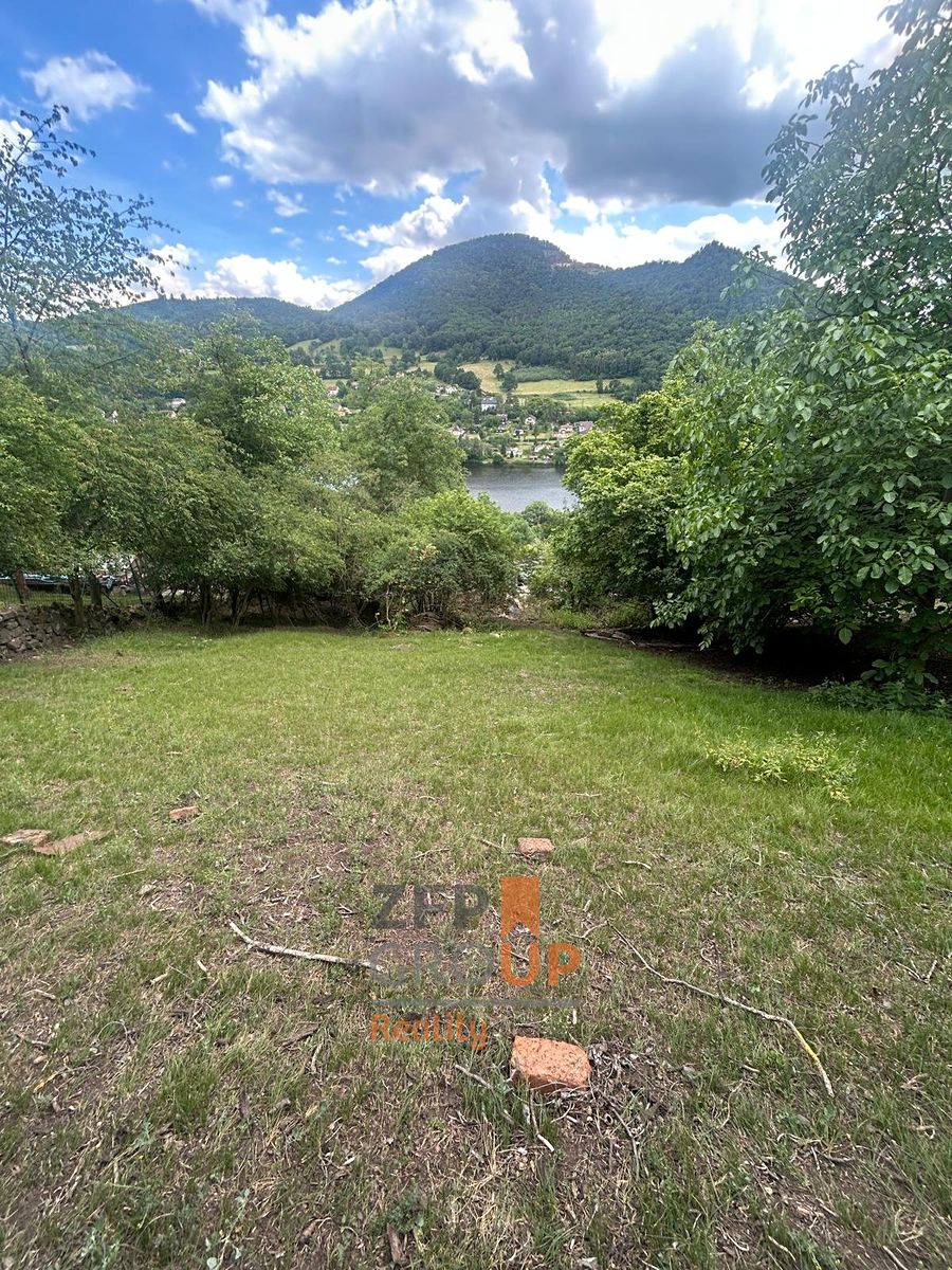 Prodej stavebního pozemku 5994 m², Dolní Zálezly – fotka 1 z 3
