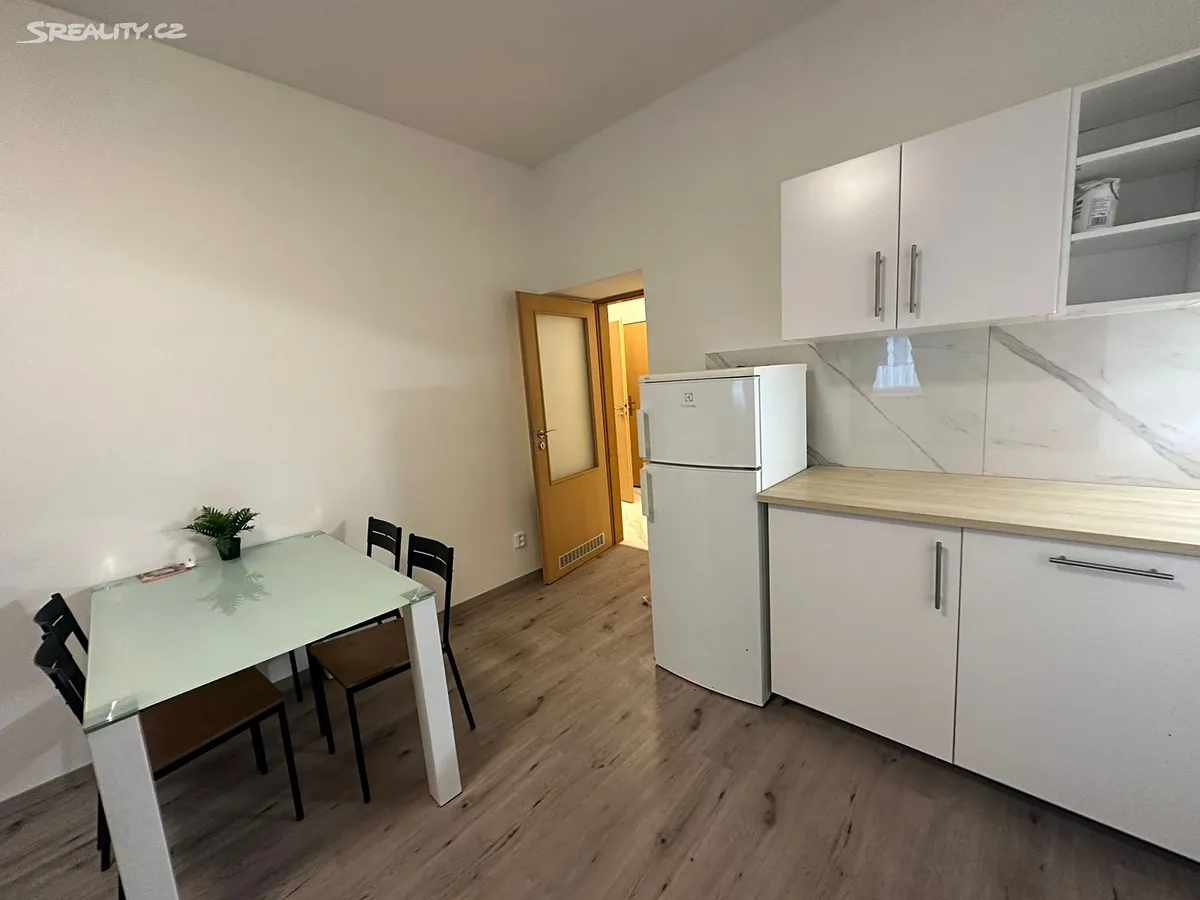 Pronájem bytu 2+kk 45 m² – pohled 3