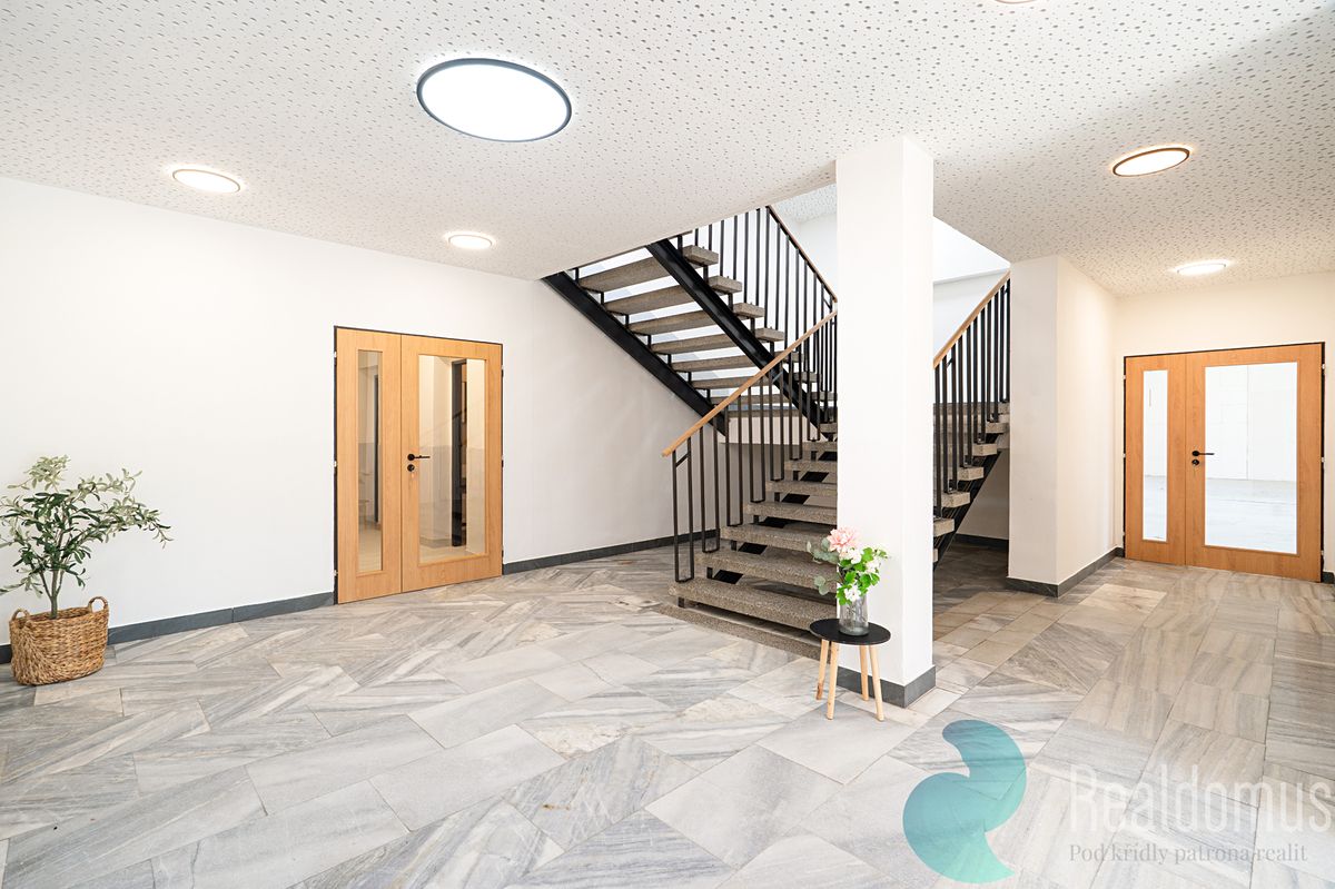 Pronájem kanceláře 349 m² – fotografie 4