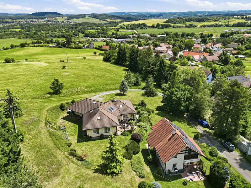 Prodej rodinného domu 212 m², pozemek 13662 m², Lešany – náhled fotky 3