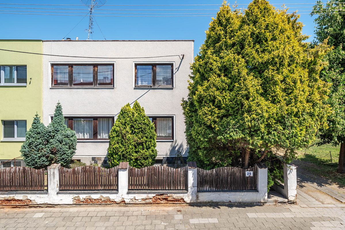Prodej rodinného domu 255 m², pozemek 447 m²