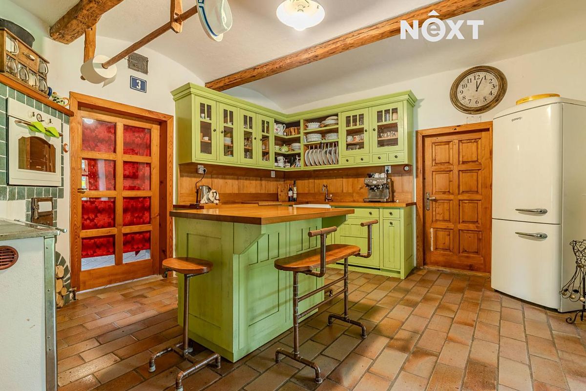 Prodej rodinného domu 230 m², pozemek 2391 m² – fotografie 2