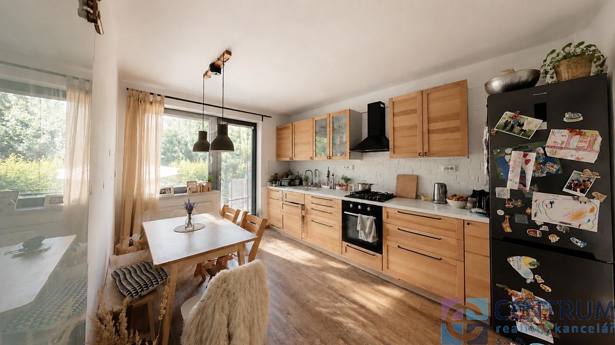Pronájem rodinného domu 207 m², pozemek 406 m² – fotografie 3