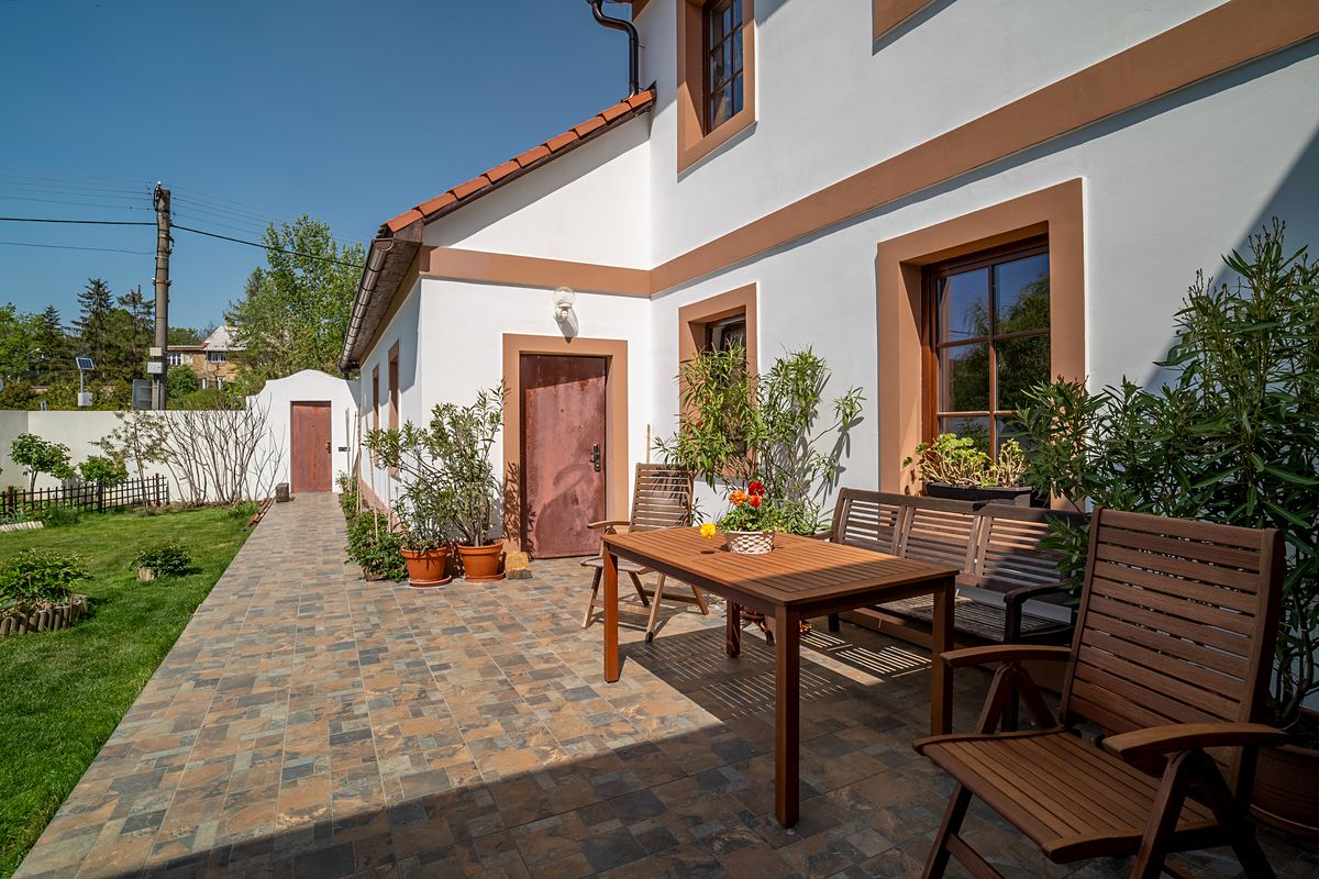 Pronájem rodinného domu 383 m², pozemek 515 m²