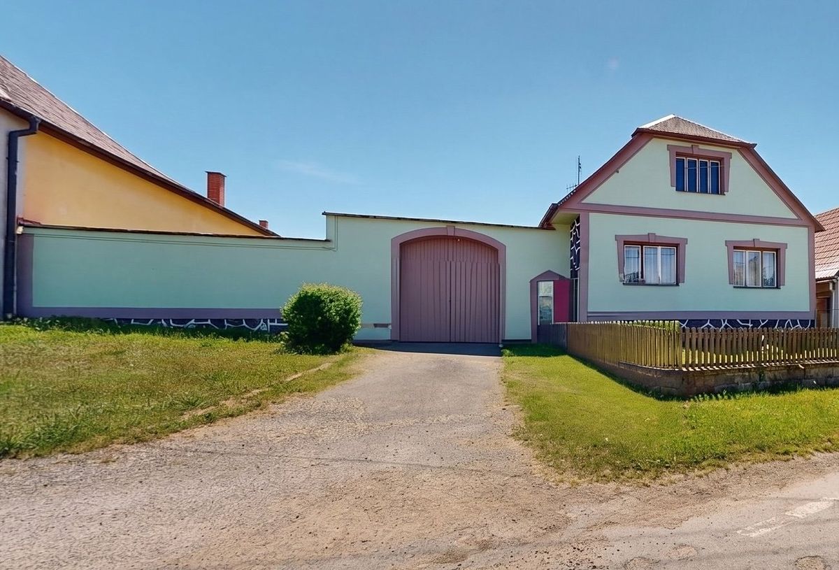 Prodej rodinného domu 255 m², pozemek 2214 m²