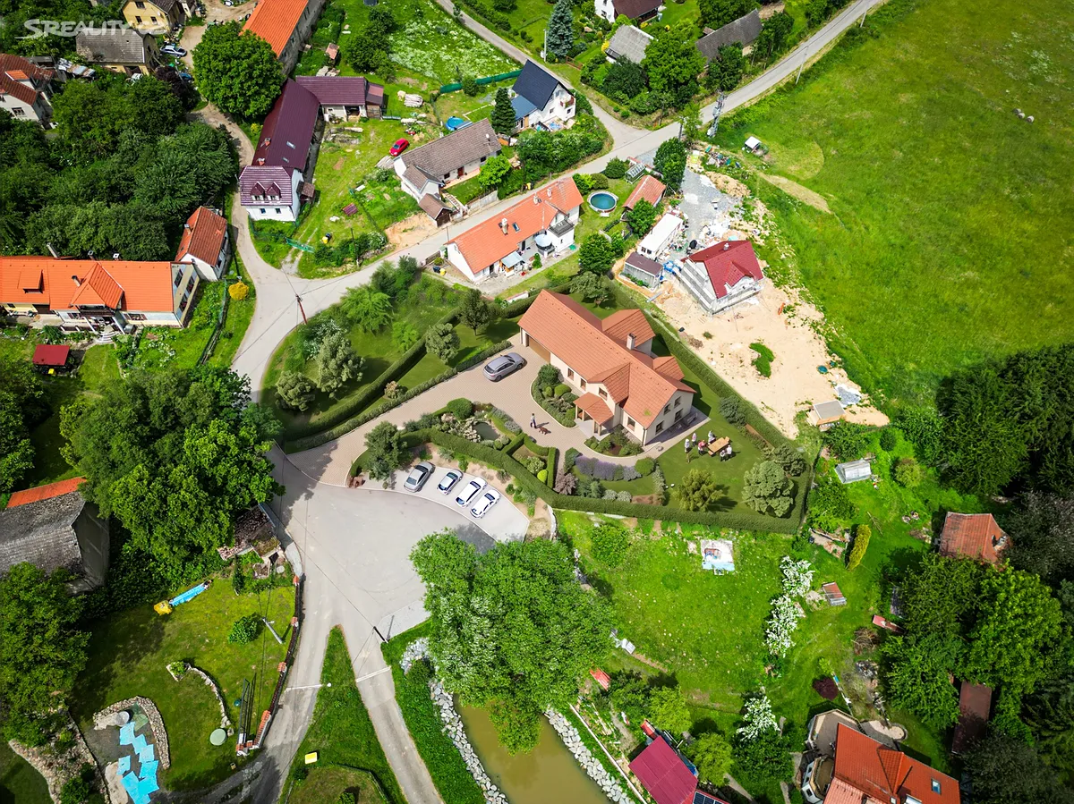 Prodej stavebního pozemku 1557 m², Chocerady