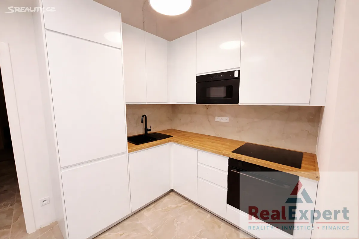 Pronájem bytu 1+kk 35 m², Praha