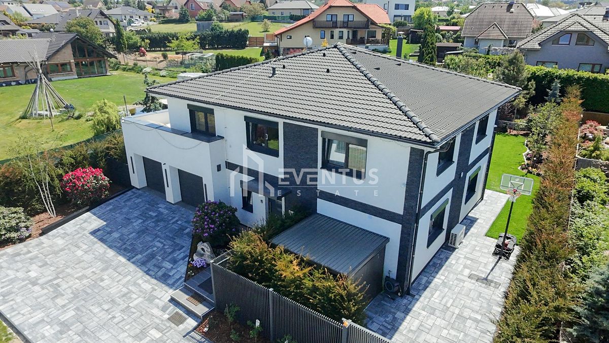 Prodej rodinného domu 307 m², pozemek 1005 m² – fotografie 3
