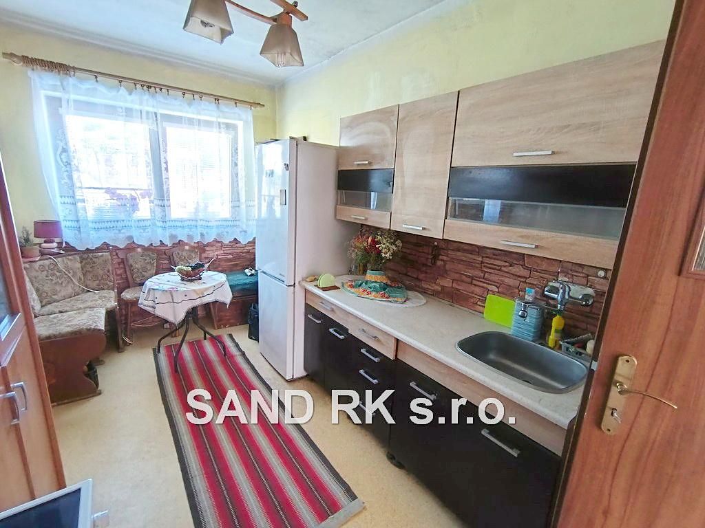 Prodej rodinného domu 145 m², pozemek 972 m² – fotografie 2