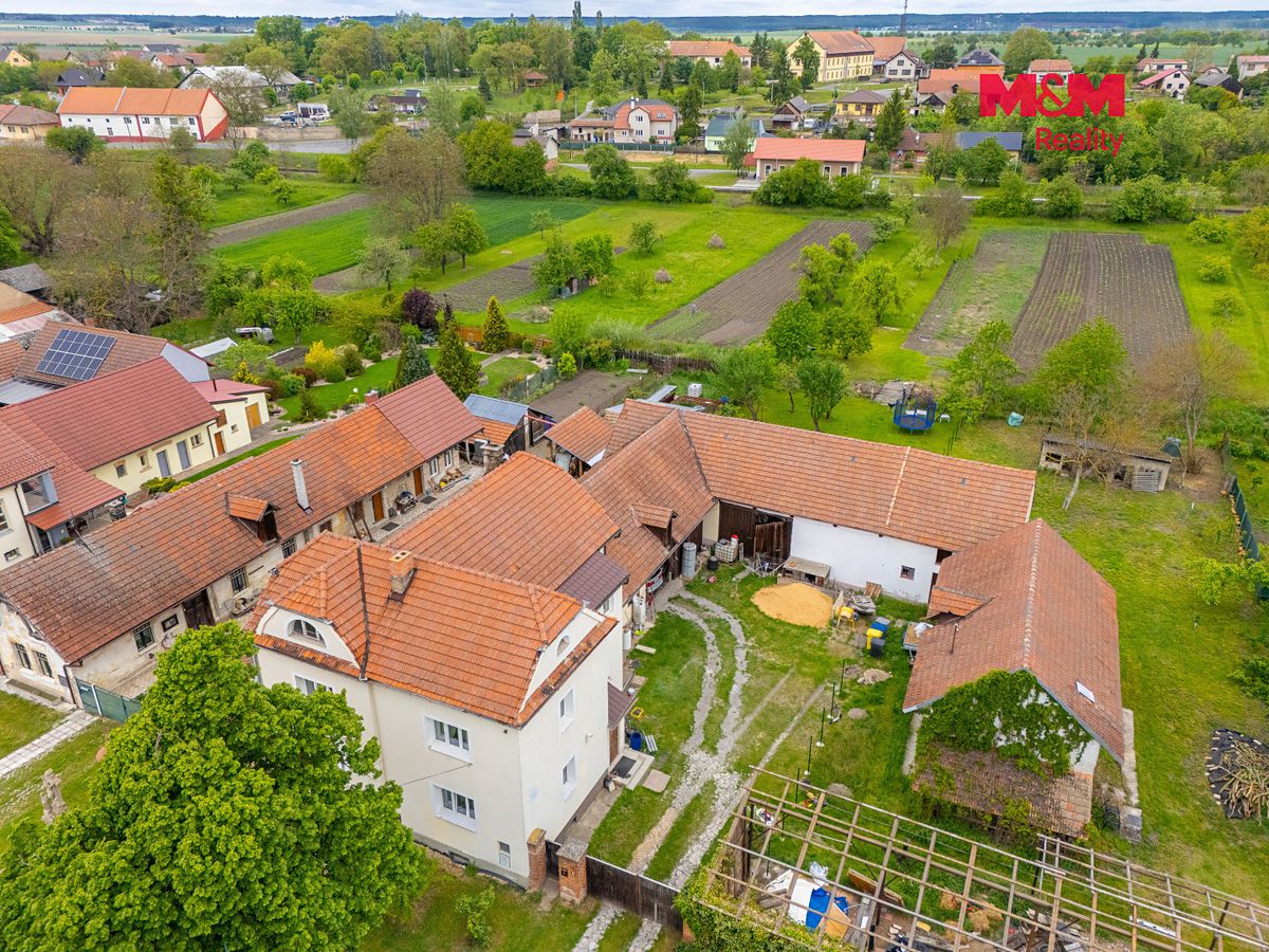 Prodej rodinného domu 400 m², pozemek 2264 m² – fotografie 2