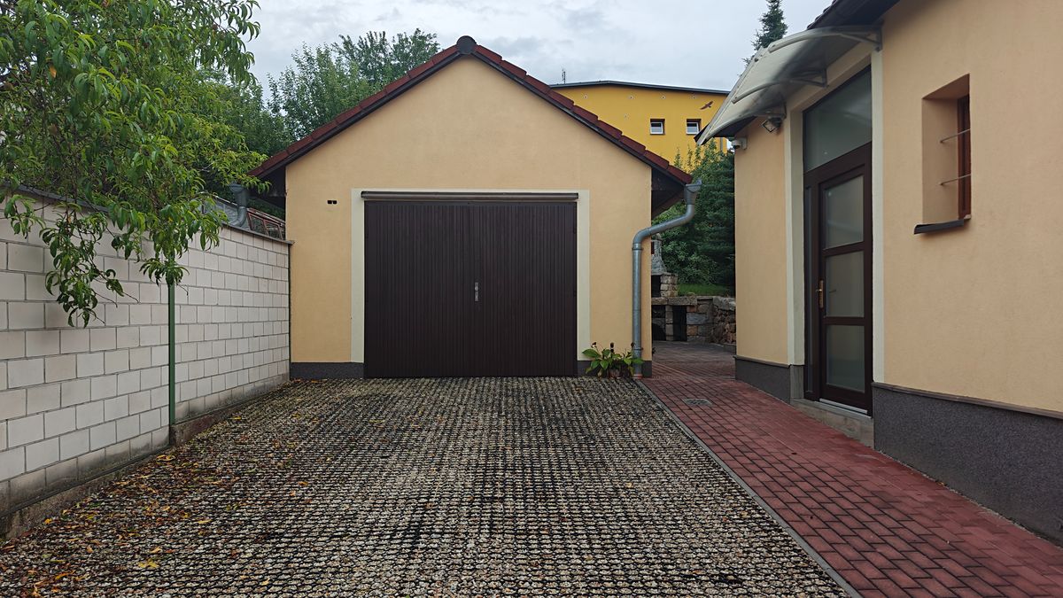 Prodej rodinného domu 247 m², pozemek 251 m² – fotografie 3