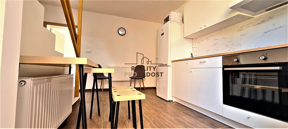 Pronájem bytu pokoje 148 m²