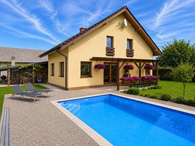 Prodej rodinného domu 224 m², pozemek 816 m²