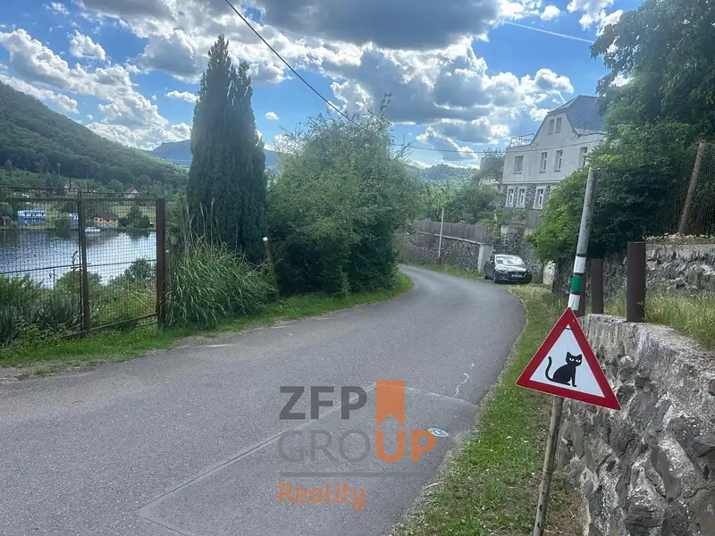 Prodej stavebního pozemku 5994 m², Dolní Zálezly – náhled fotky 3
