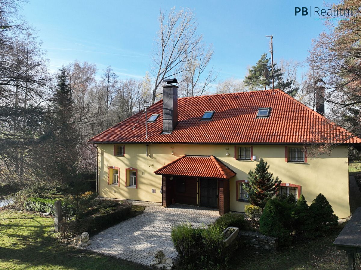 Prodej rodinného domu 450 m², pozemek 4111 m² – fotografie 2