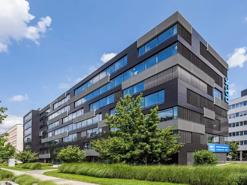 Pronájem kanceláře 517 m², Praha – náhled fotky 1