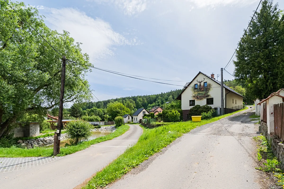 Prodej stavebního pozemku 1557 m² – pohled 3