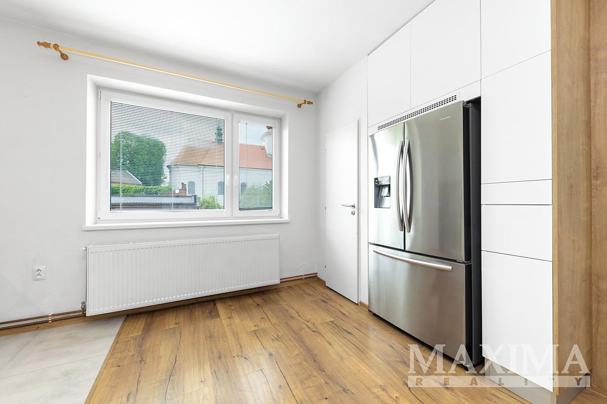 Prodej rodinného domu 180 m², pozemek 522 m² – fotografie 2